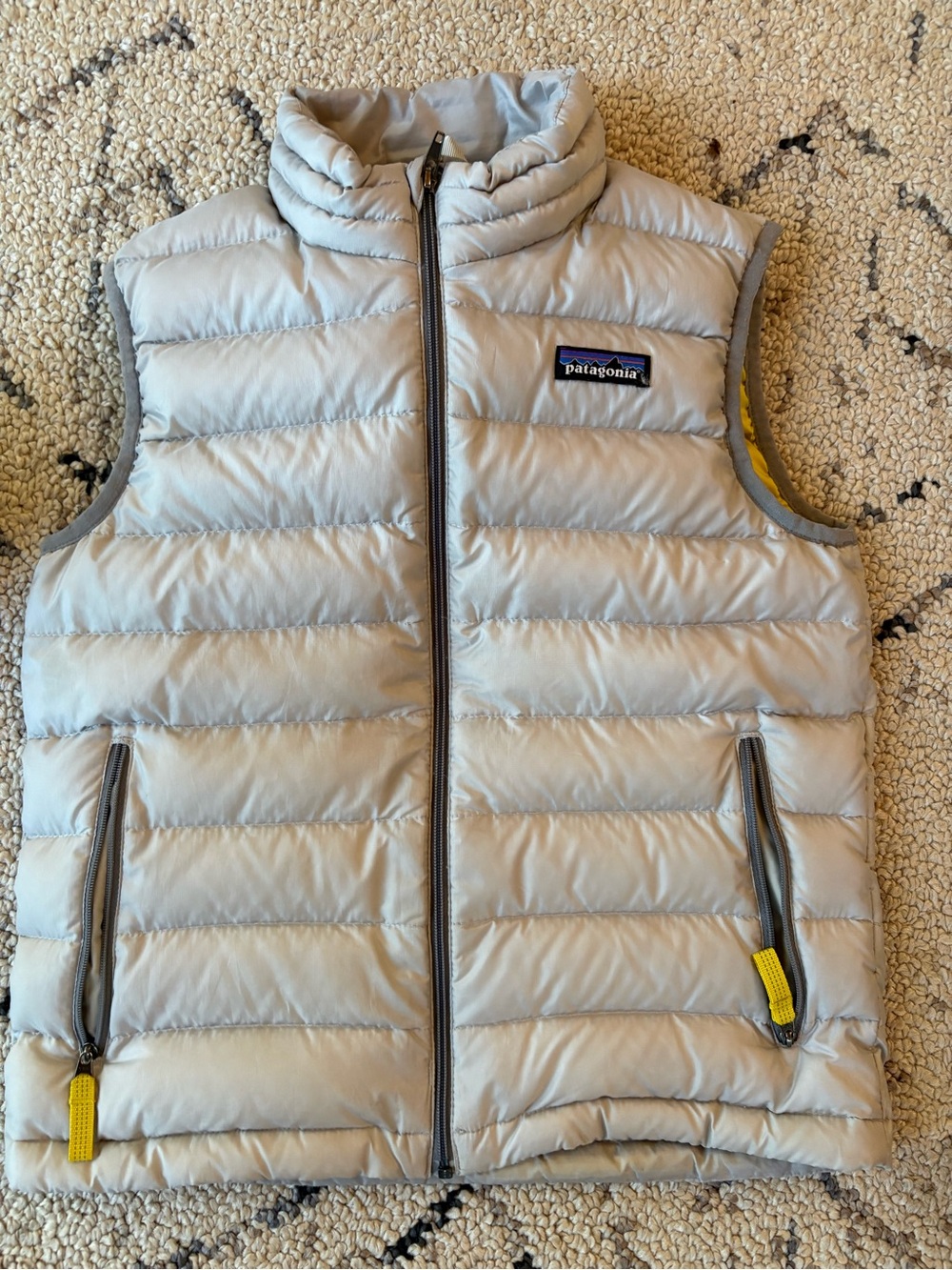 Patagonia Light Gray Quilted Kids Puffer (7/8)